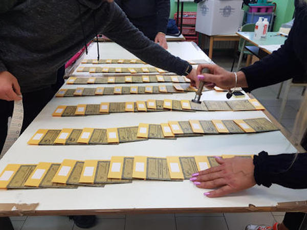 Preparativi per le elezioni suppletive, relative al collegio uninominale Umbria 2 del Senato, indette dopo le dimissioni di Donatella Tesei, indipendente in quota Lega, eletta residente della Regione