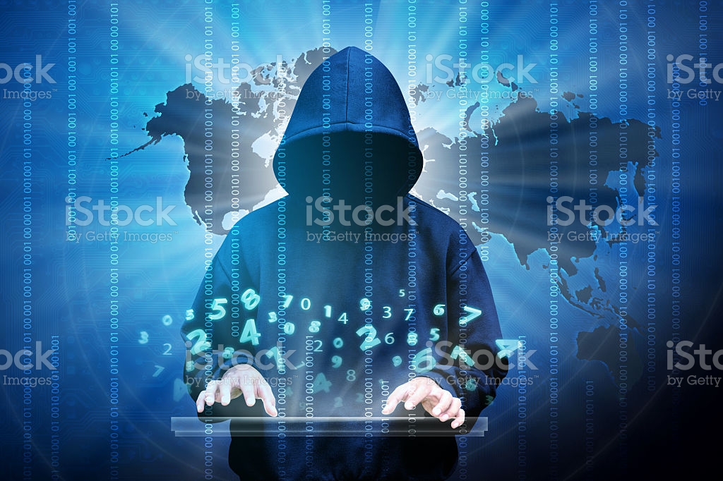 Immagine allegorica di pirata informatico: silhouette di un uomo con cappuccio.