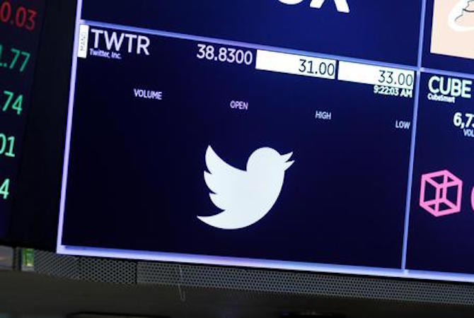 Il logo di Twitter su uno schermo in New York Stock Exchange.