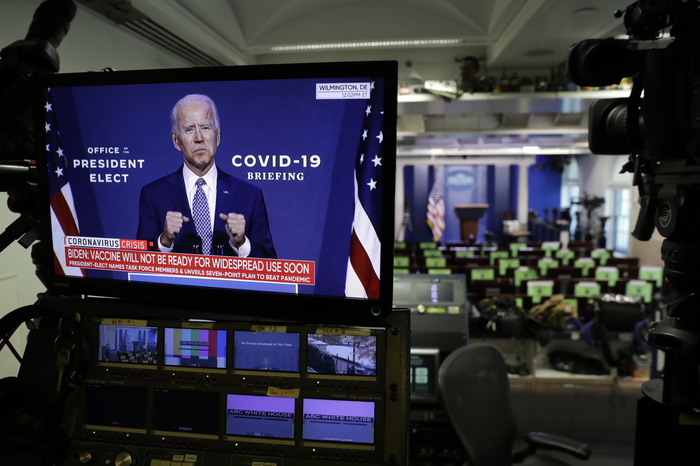 Uno schermo con l'immagine di Joe Biden con l´etichetta "Presidente eletto"