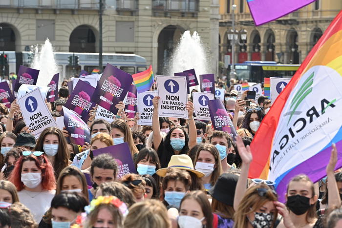 Un momento della manifestazione Pride 'Per la legge Zan e molto di più: non un passo indietro', a Torino