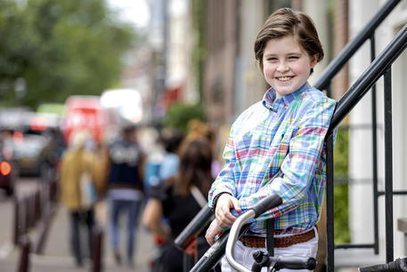Il bambino prodigio belga Laurent Simons posa per una fotografia ad Amsterdam,