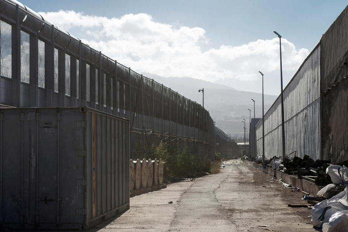 La barriera di Melilla al confine con la Spagna