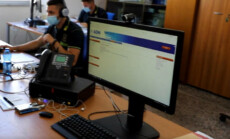 In una foto della Guardia di Finanza, agenti impegnanti nelle indagini di operazioni fraudolenti in rete.