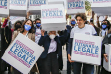 Filomena Gallo, Mina Welby e Marco Cappato in occasione del deposito delle firme per il referendum sull'eutanasia legale presso la Corte di Cassazione