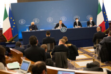 Conferenza stampa del Presidente del Consiglio Draghi sugli ultimi provvedimenti anti-Covid adottati dal Governo. Sono intervenuti i Ministri della Salute Speranza e dell’Istruzione Bianchi e il coordinatore del Cts Locatelli.