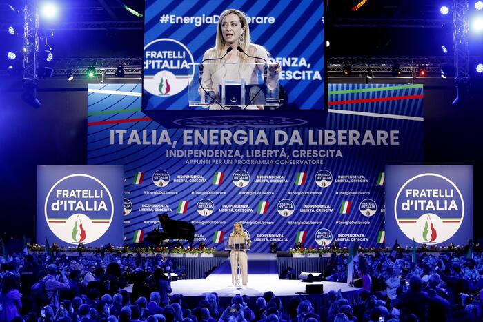 La leader del partito Giorgia Meloni chiude i lavori della conferenza programmatica di Fratelli d'Italia al MiCo a Milano, 1 maggio 2022.