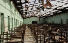 In una foto del 2015 l'interno di una chiesa cristiana distrutta in un attentato terrorista.