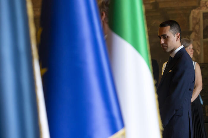 Il ministro degli esteri Luigi Di Maio, all'interno di palazzo Farnese per il conferimento della legione d'onore al sindaco di Firenze Dario Nardella