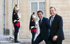 Il presidente del Consiglio Mario Draghi con il Presidente francese Emmanuel Macron in una foto d'archivio.