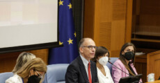 Il Segretario del Partito Democratico (PD) Enrico Letta durante la conferenza stampa.
