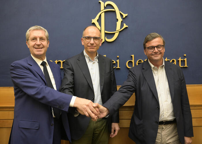 Da sinistra, Benedetto Della Vedova; Enrico Letta e Carlo Calenda in conferenza stampa al termine di un incontro presso i Gruppi Parlamentari a Roma 2 agosto 2022