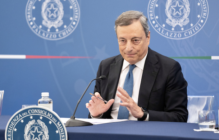 Il Presidente Mario Draghi ha tenuto una conferenza stampa insieme ai Ministri dell’Economia e delle Finanze, Daniele Franco, e della Transizione ecologica, Roberto Cingolani, e al Sottosegretario Roberto Garofoli, al termine del Consiglio dei Ministri n. 92