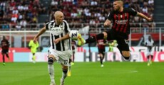 Ante Rebic in azione contrastato da Bram Nuytinck nella partita Milan-Udinese.