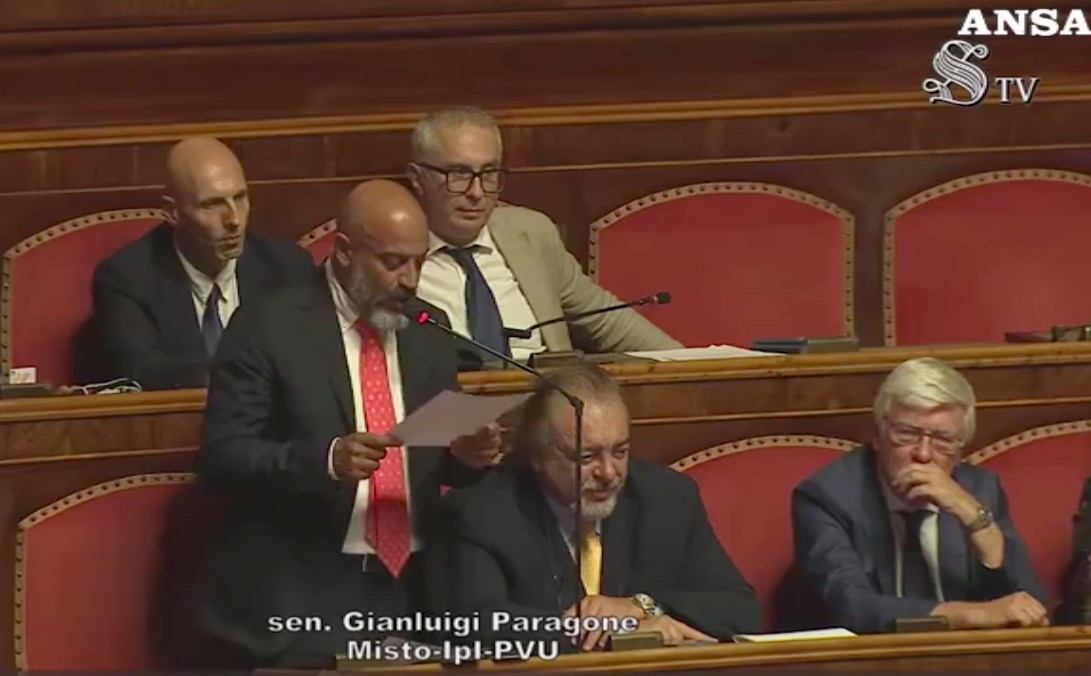 Il sen. Gianluigi Paragone durante un suo intervento al Senato. (frame video Senato(