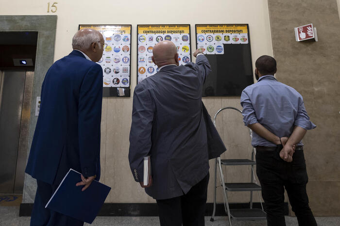 I contrassegni elettorali per le elezioni politiche, esposti all'interno del Viminale, Roma,