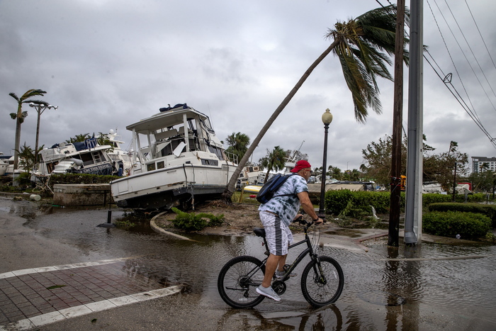 Effetti devastanti dell'uragano Ian in Florida.